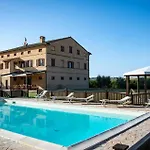 6 Bedroom Beautiful In Treia