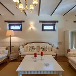 6 Bedroom Beautiful In *