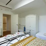 6 Bedroom Beautiful In Casa vacanze