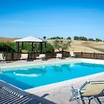 6 Bedroom Beautiful In Treia
