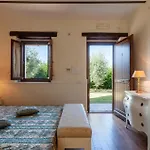 6 Bedroom Beautiful In Treia