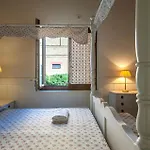 6 Bedroom Beautiful In *