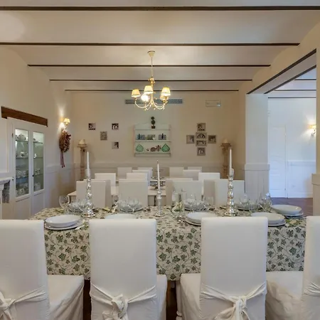 Holiday home 6 Bedroom Awesome In Treia *