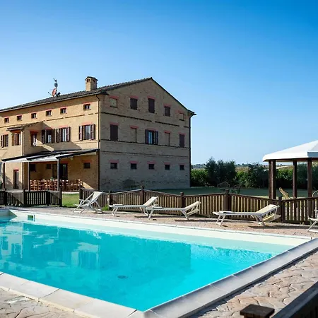 6 Bedroom Beautiful In Treia