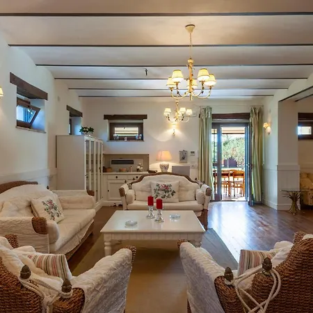 6 Bedroom Awesome In Treia Holiday home *