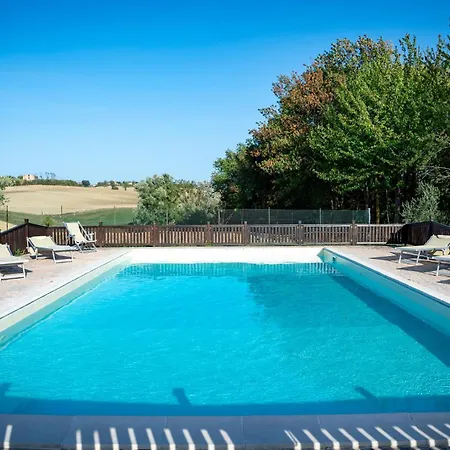 6 Bedroom Beautiful In Treia Ferienhaus *