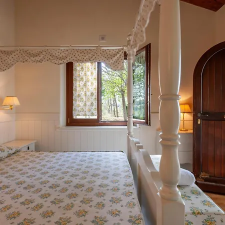 6 Bedroom Beautiful In Treia Ferienhaus Treia