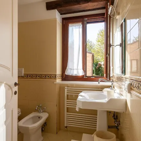 6 Bedroom Beautiful In Treia Ferienhaus