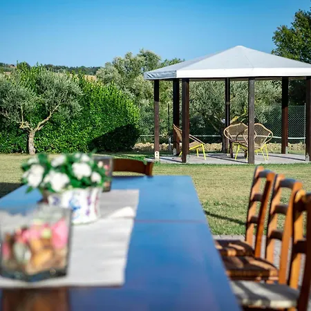 6 Bedroom Beautiful In Treia Ferienhaus *