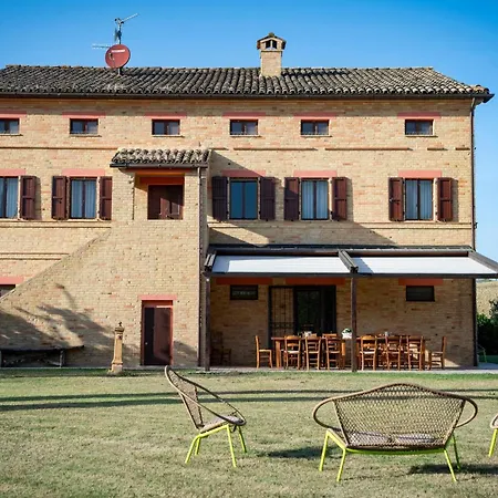 6 Bedroom Beautiful In Treia Treia