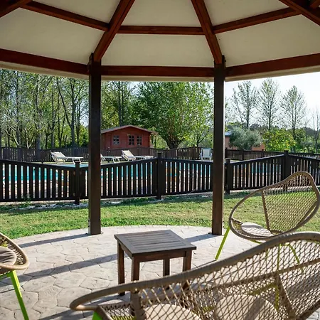 6 Bedroom Beautiful In Treia Ferienhaus