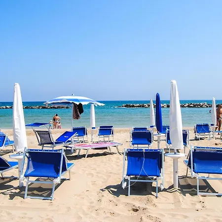 6 Bedroom Beautiful In Treia Treia