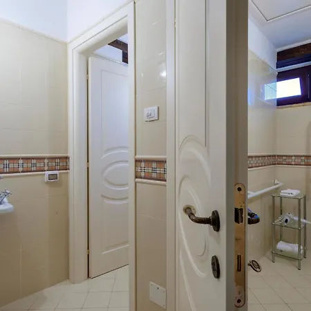 6 Bedroom Beautiful In Treia Ferienhaus *