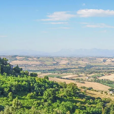 Holiday home 6 Bedroom Awesome In Treia Appignano (Macerata)