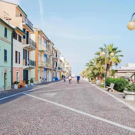 6 Bedroom Awesome In Treia *