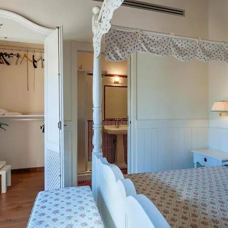 6 Bedroom Beautiful In Treia Treia