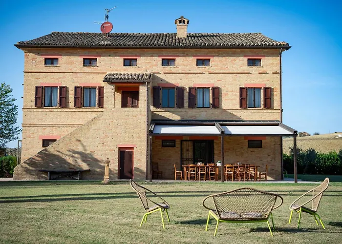 6 Bedroom Beautiful In Treia